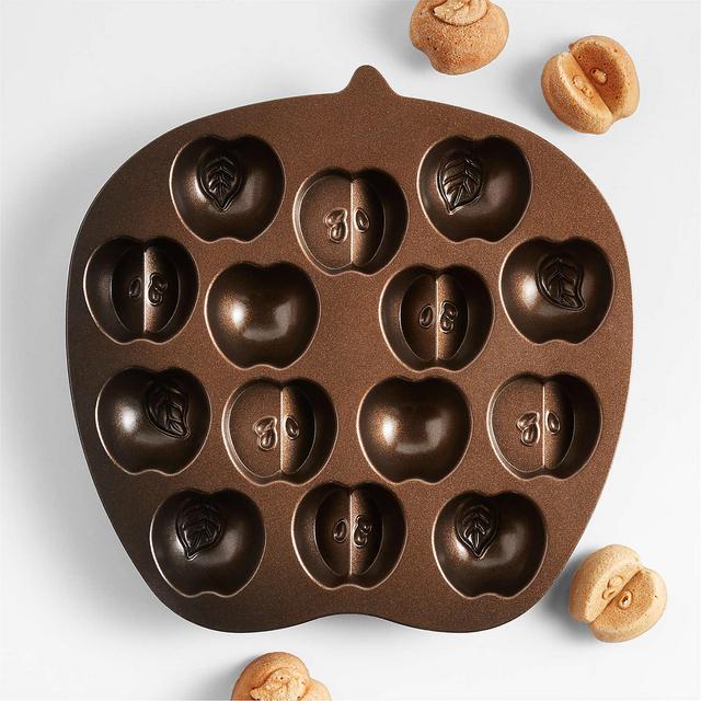 Nordic Ware ® Apple Slice Cakelet Pan