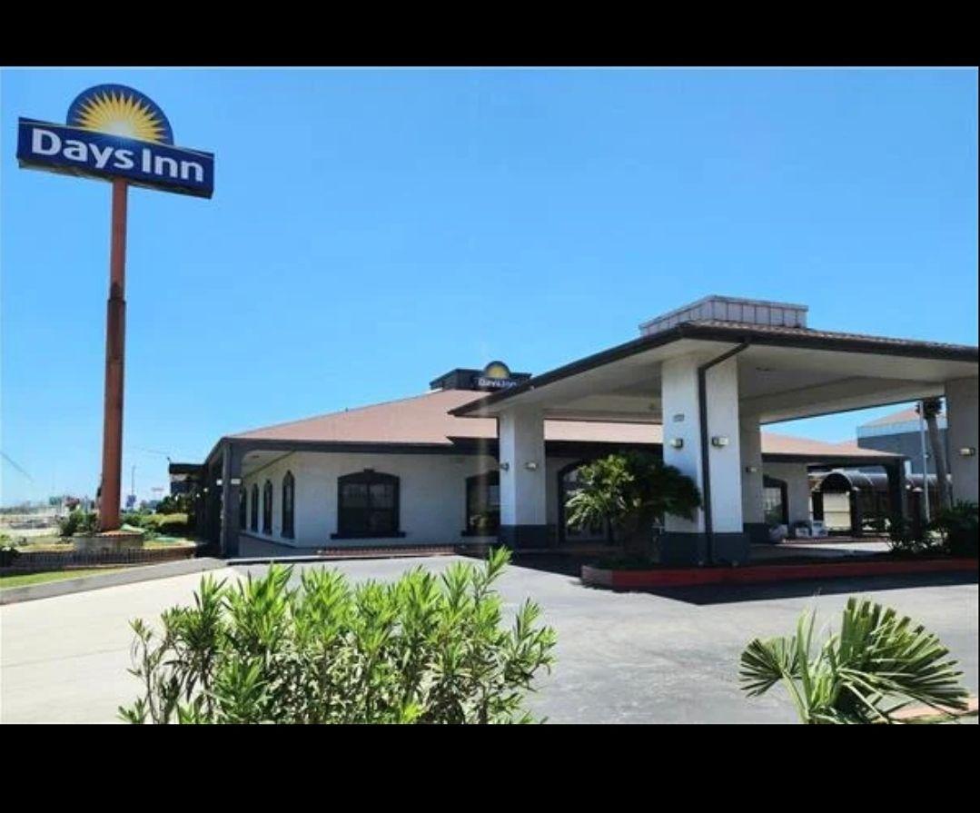 The Wedding Website of Marleen Jeanette Vargas and Jesus Esteban Cervantes Reyes