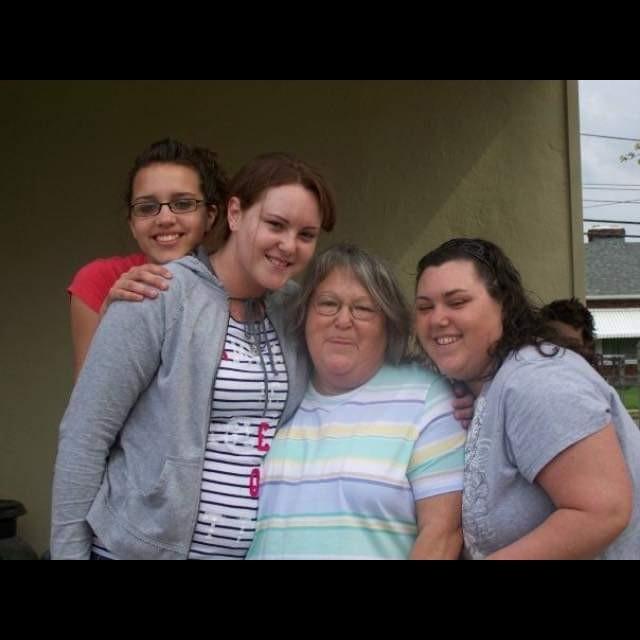 Brides daughters Courtney and Rebecca, brides mother Nancy and oldest daughter Alyssa.