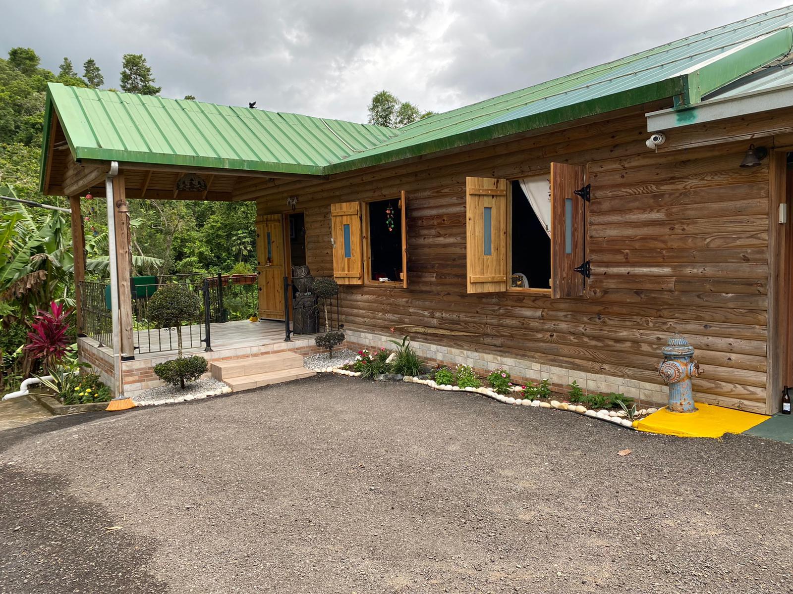 The Wedding Website of Karyss Martinez and Javier Alemán