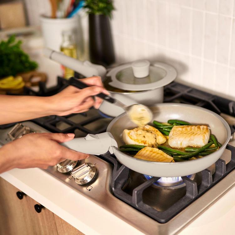 bella, 8-Piece Removable Handle Cookware Set | Zola