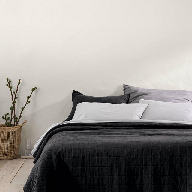 Full/Queen Heavyweight Linen Blend Quilt Washed Black - Casaluna™