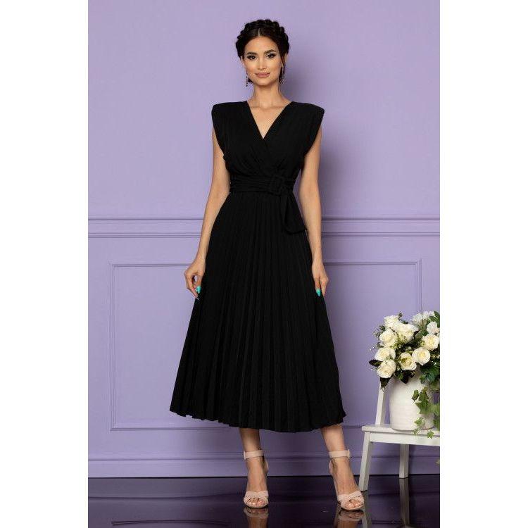 Female Guest: Semi Formal - Black or White Pieces