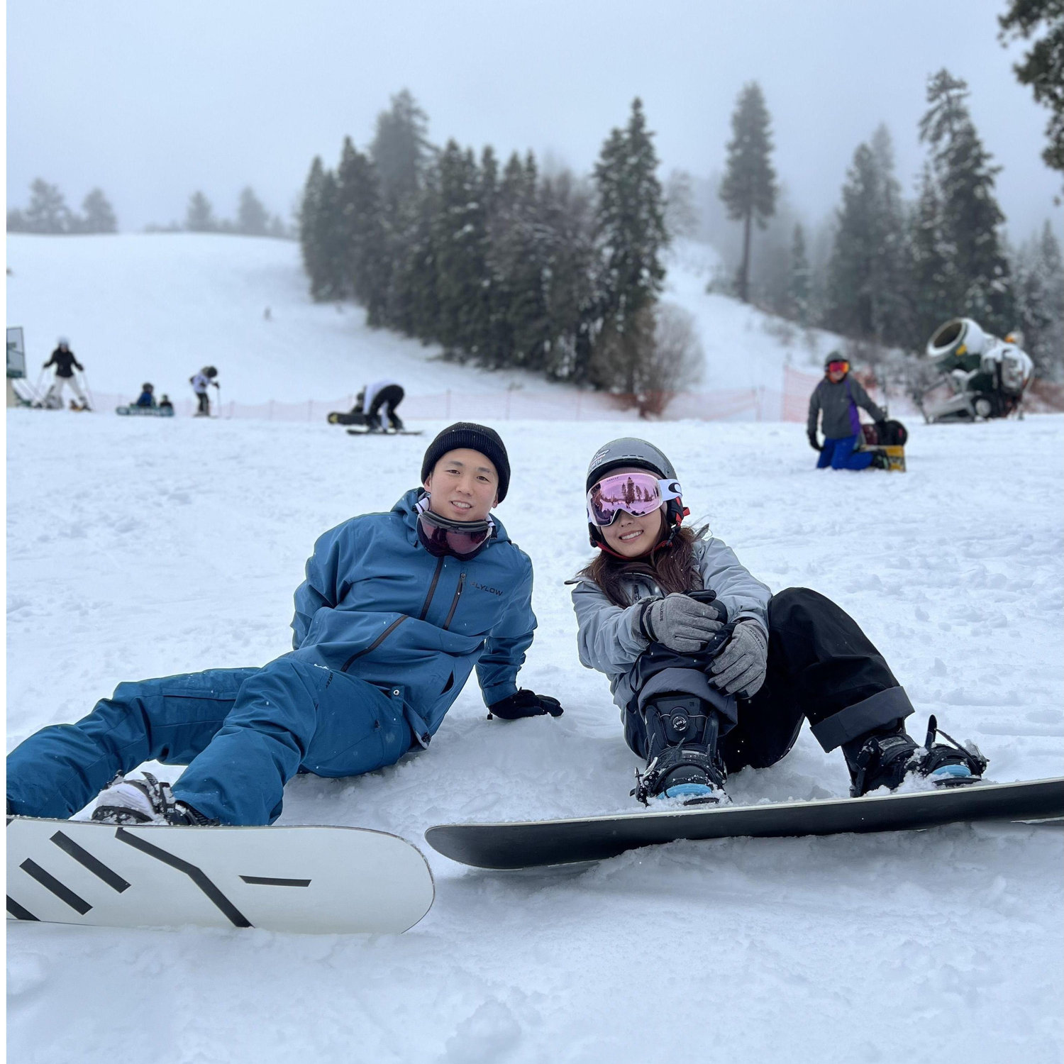 Our first time snowboarding... and he left me on the mountain 🏂
