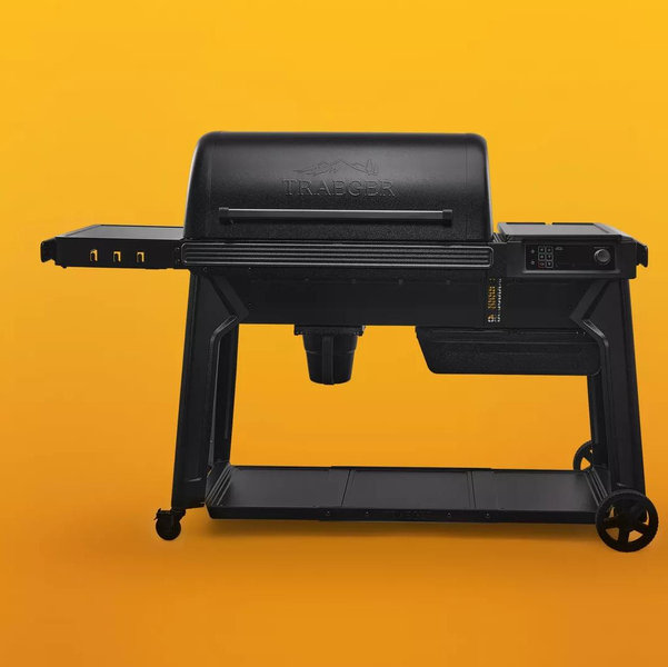 Traeger Woodridge Wood Pellet WiFi Grill Black