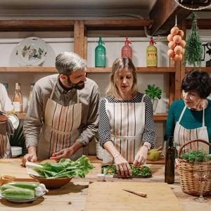 4 Hour Market Visit & Cooking Workshop in Mallorca