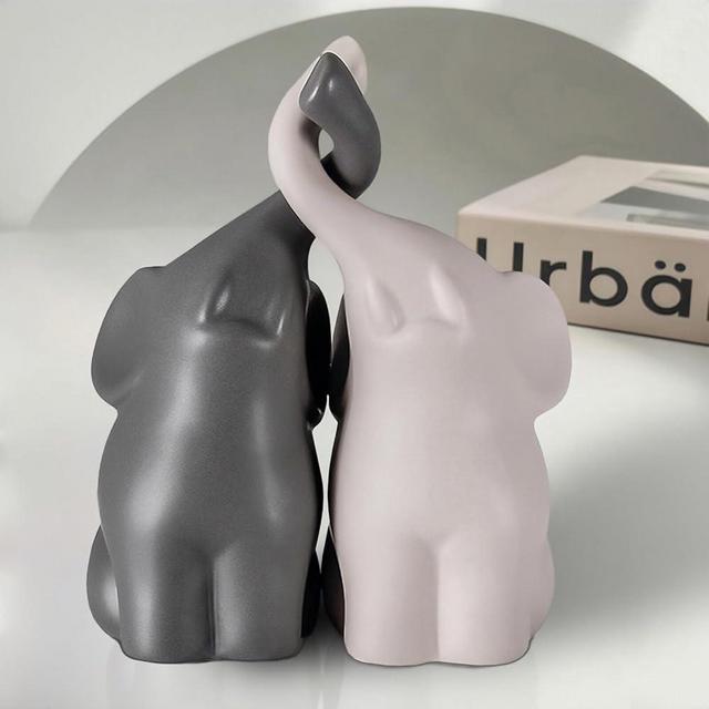 ZFQGEGE Elephant Statue Couple Ornament Elefante Ring Holder Table Top Shelf Bookends Love Aesthetic Sculptures Decoraciones para Sala Animal Figurines Home Decor Creative Elephant Gifts for Women