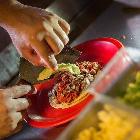 5-Stop Cancun Taco Tour, Local Beer and Night Market with Transportation