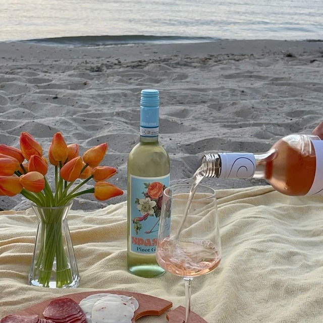 Honeymoon Fund: Beach Food & Drinks
