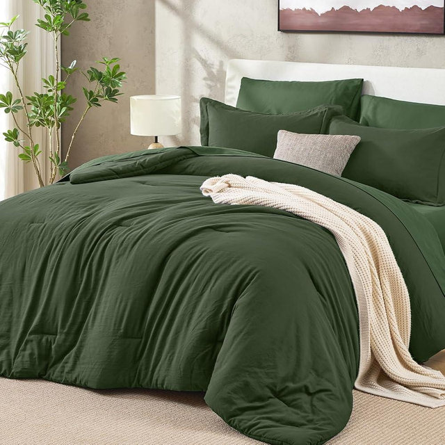 Sasttie Queen Comforter Set 7-Piece Dark Green, Pre-Washed Crinkled Texture Bed in a Bag Queen with Ultra Soft Brushed Sheets, Aesthetic Fluffy Bedding Set for All Seasons