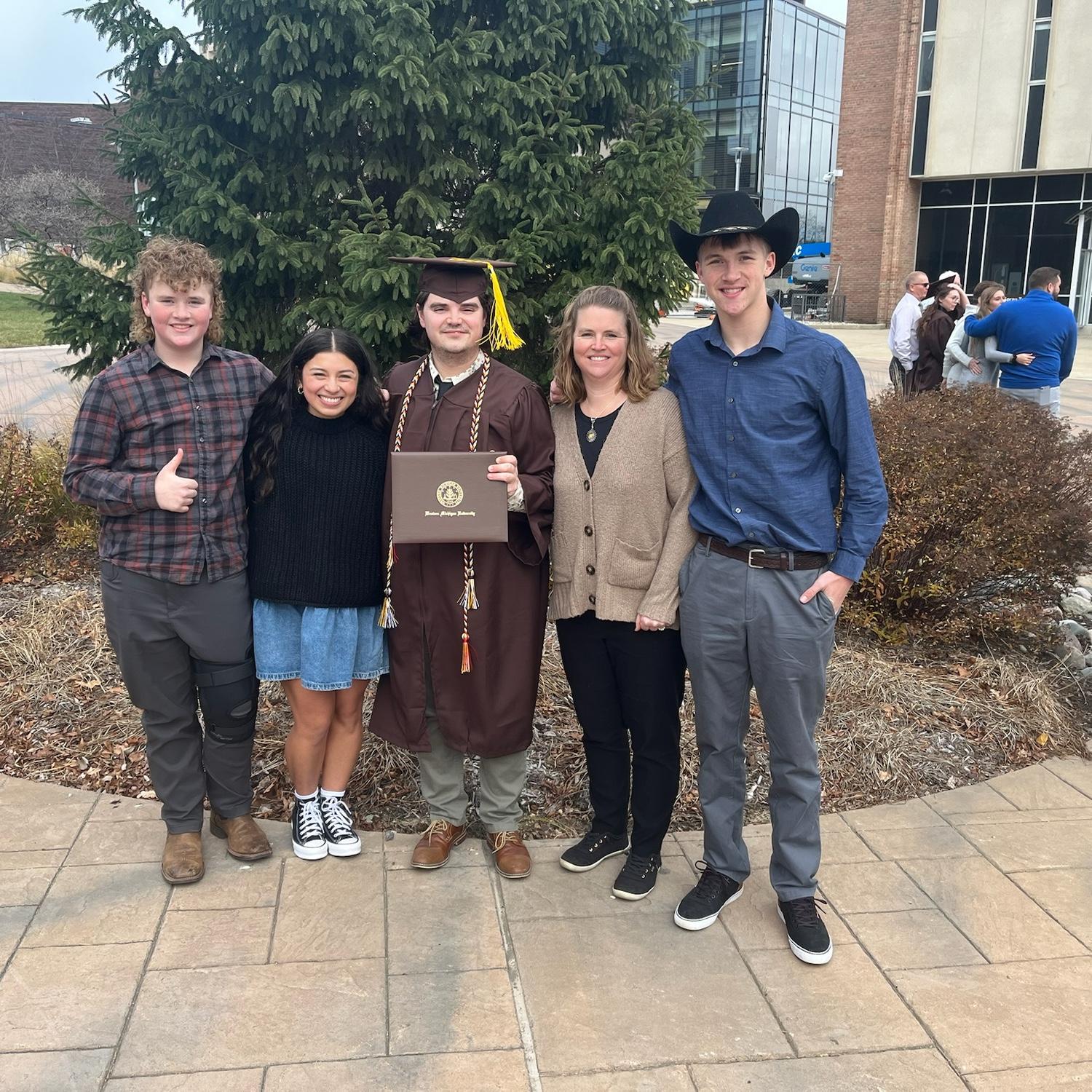 family ❤️
Left to right
Hunter (clay’s youngest brother out of 3), Nathalie, Clayton, Brenda (clay’s mom), Preston (clay’s second youngest brother out of 3)