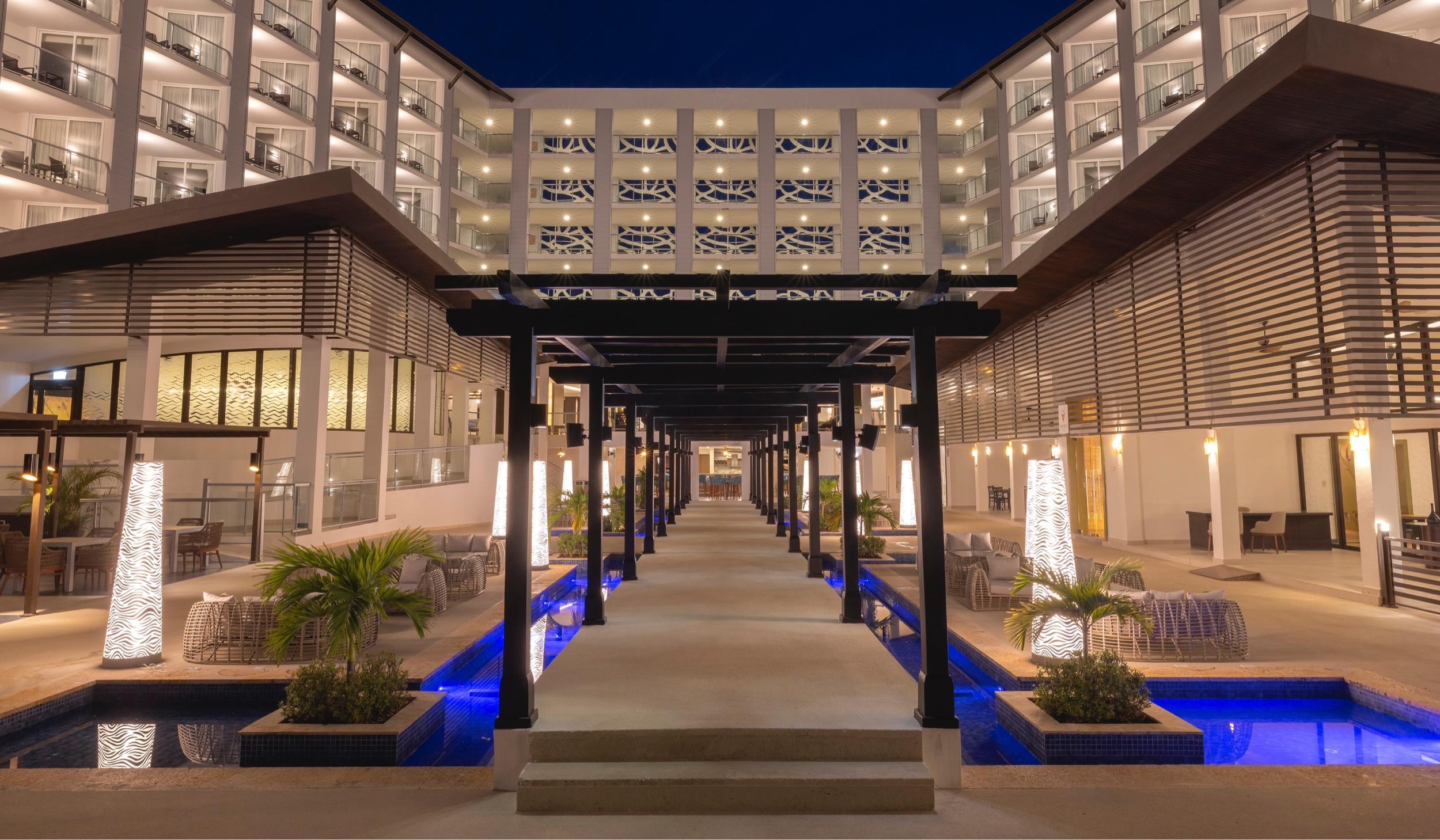 The Wedding Website of Shanaya Ulmer and Glen Watson