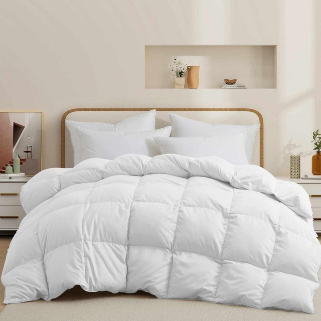 King Size White Goose Feather Fiber and Down Comforter