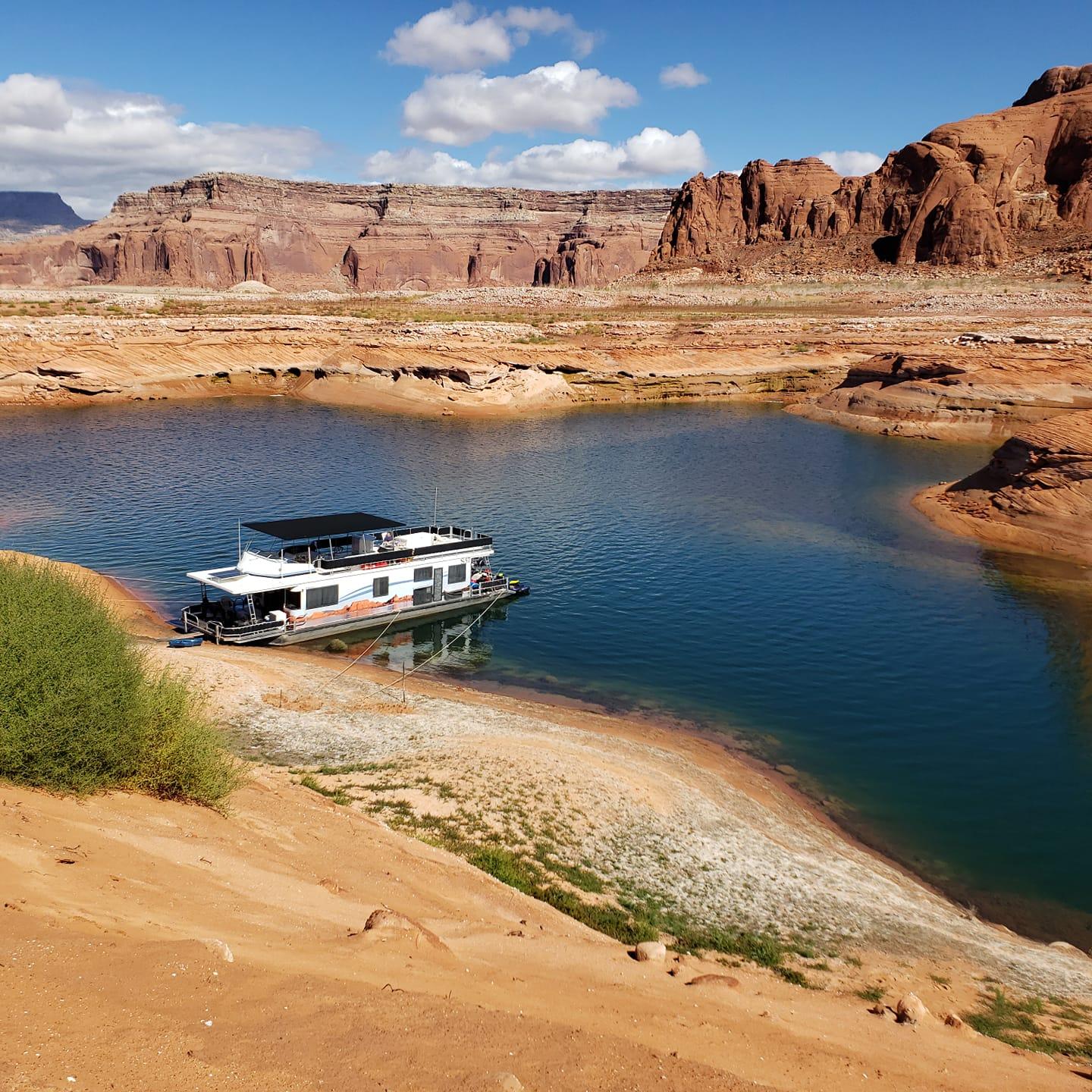 The Wedding Website of Caroline Roseri and Ethan Weatherby