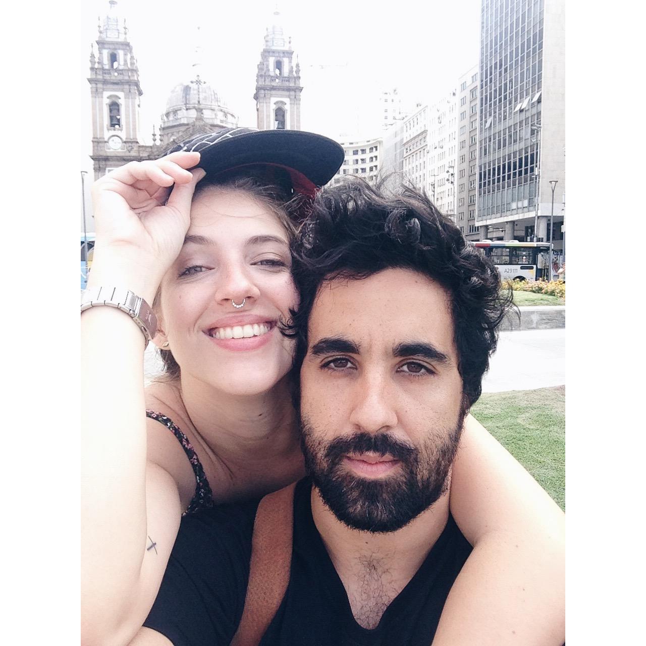 ele levando ela para conhecer o centro - rj