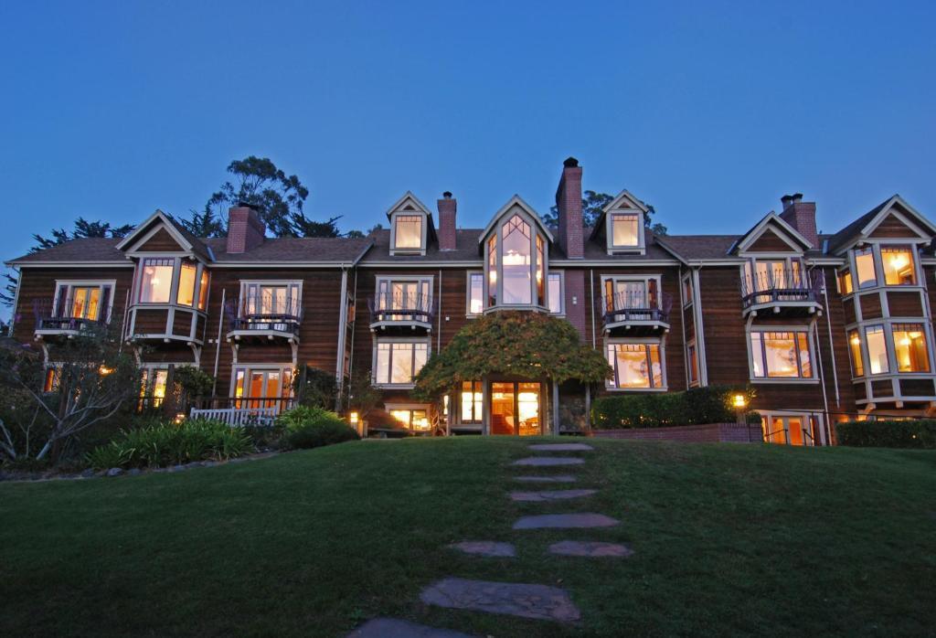 The Wedding Website of Chris Vogel and Liv Stout