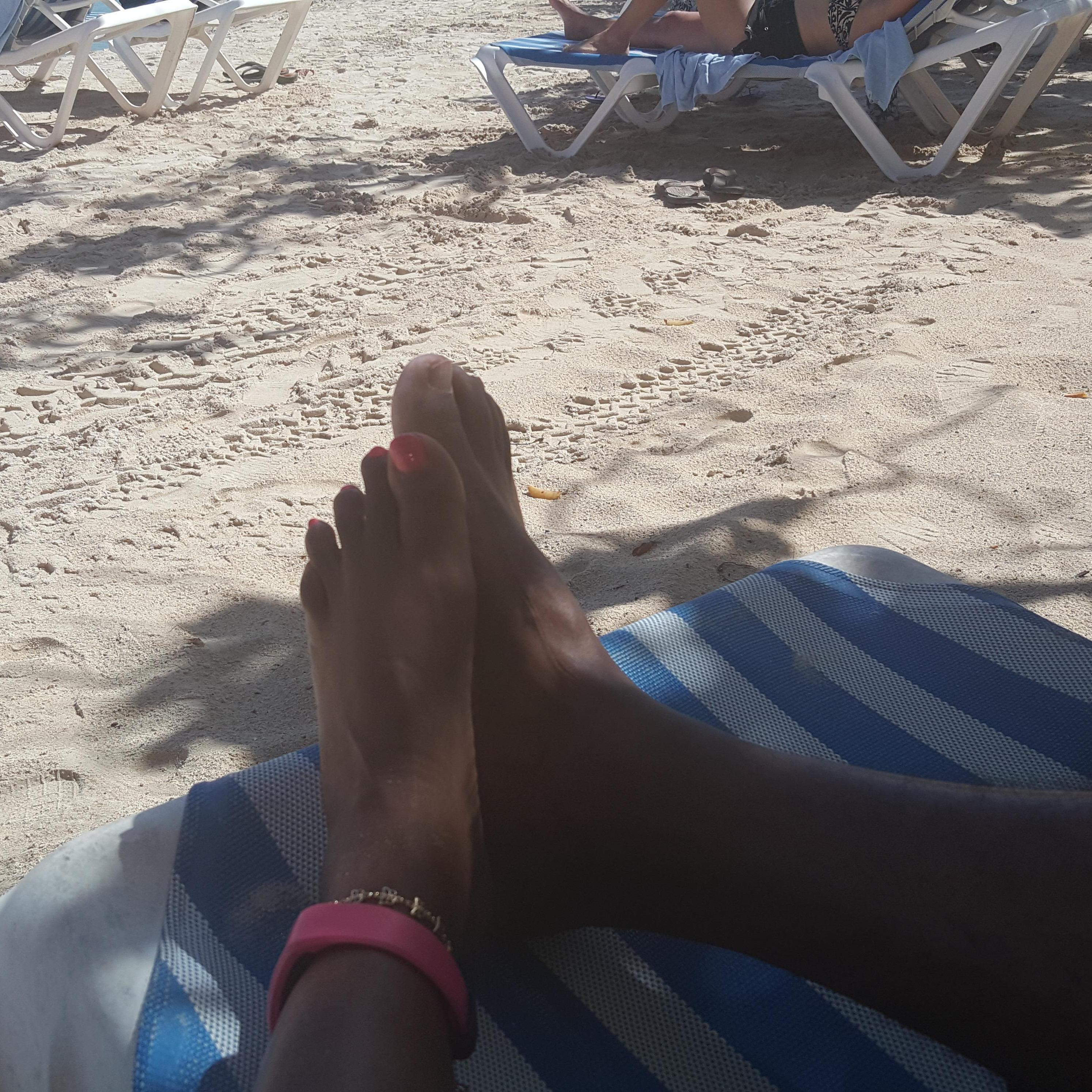 Nothing like a little sand between your toes...."Beach feet" LOL
Nassau, 2016.