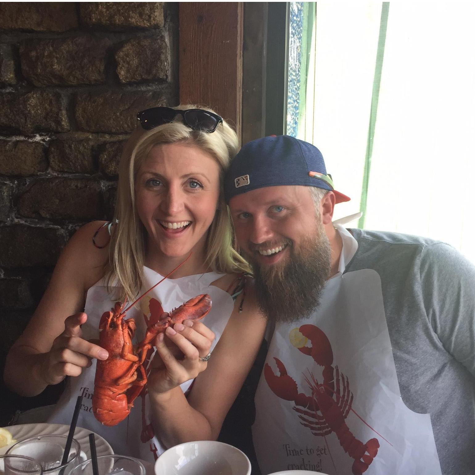 A blonde and two lobsters walk into a bar