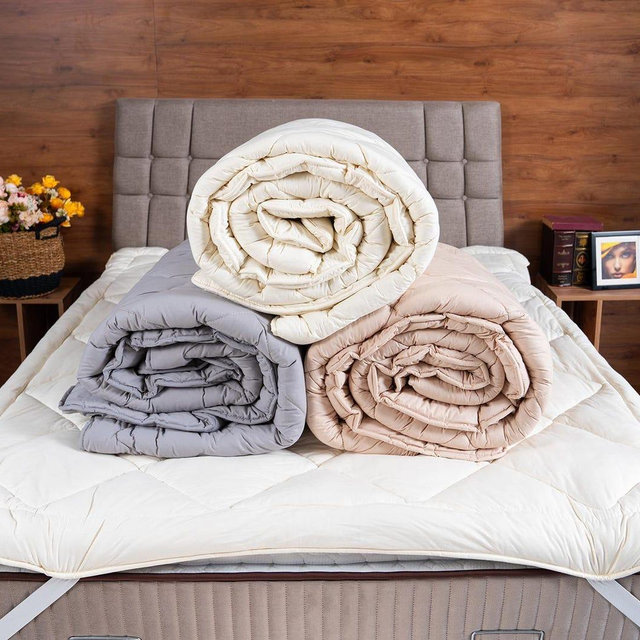 Handmade Natural Wool Quilt, All Season Wool Comforter, Breathable Hypoallergenic Bedding, Eco Friendly Temperature Regulating
