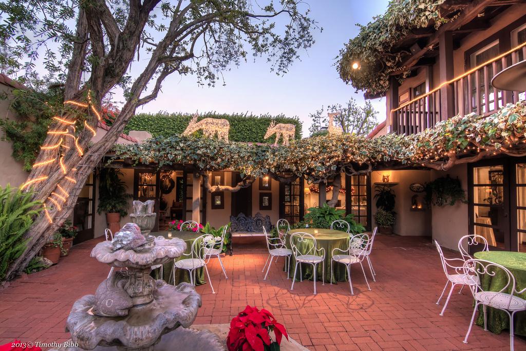 The Wedding Website of Delilah Martinez and Mike Apiz