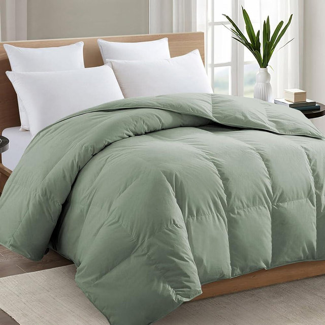 TEXARTIST King Sage Green Comforter, All Season Quilted Down Alternative Duvet Insert with Corner Tabs, Breathable Bed Comforter, Summer Warm, Sage Green (90"x102")