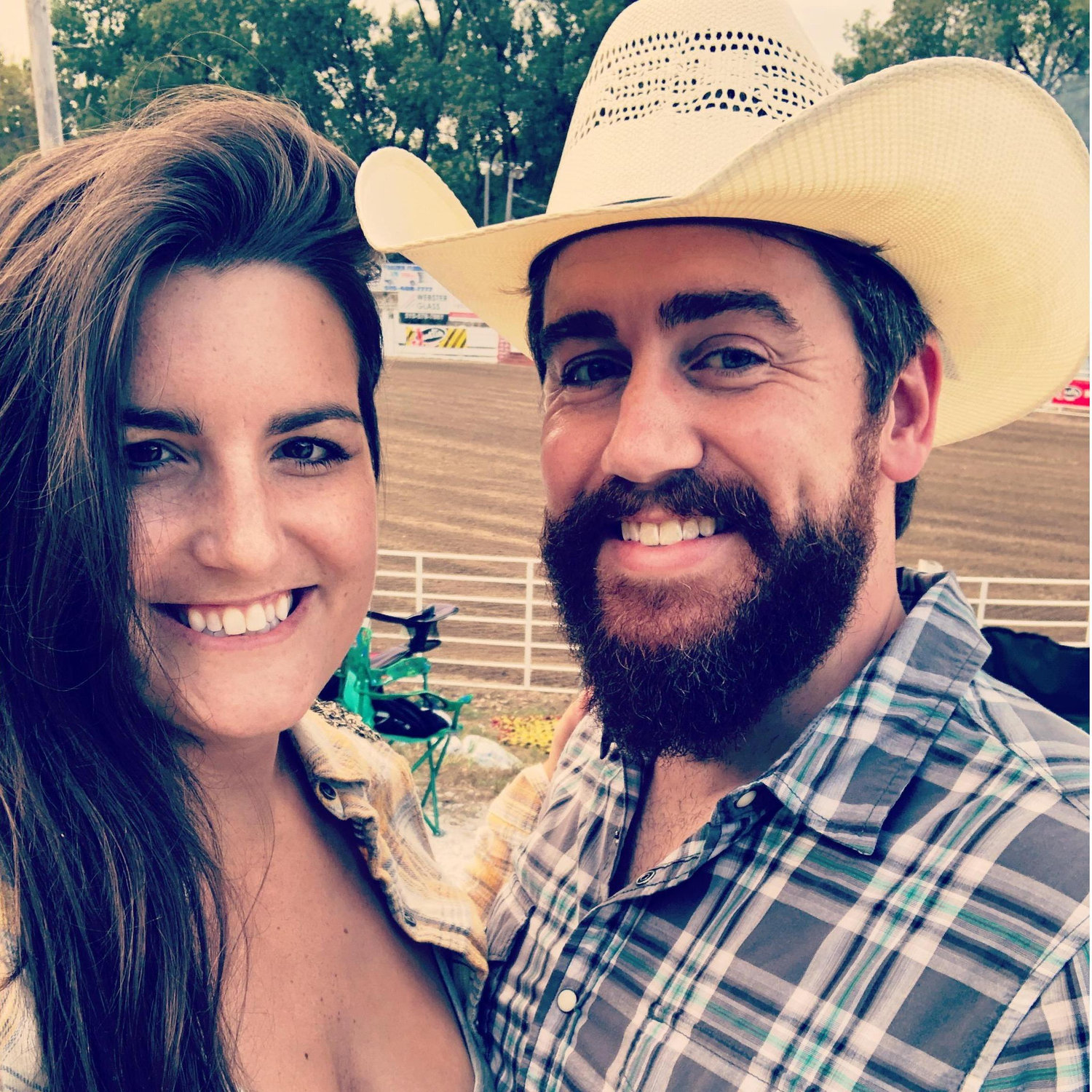 Country boy takes city girl to the rodeo