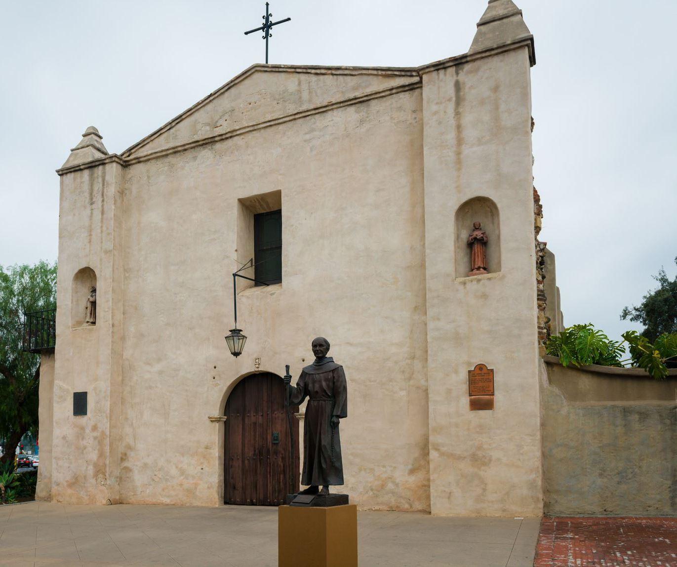 The Wedding Website of Esmeralda Solis and Ruben Soriano