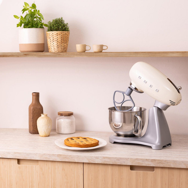 Smeg, 50's Retro Style Aesthetic Classico Stand Mixer | Zola