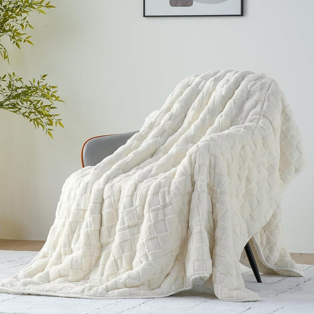 Uttermara Sherpa Fleece Weighted Blanket Queen Size(15lbs, 60" x 80", Cream White), 3D Jacquard Checkered Warm Sherpa Heavy Blanket for Adults, Soft Fuzzy Weighted Blankets for Couch Bed Sofa