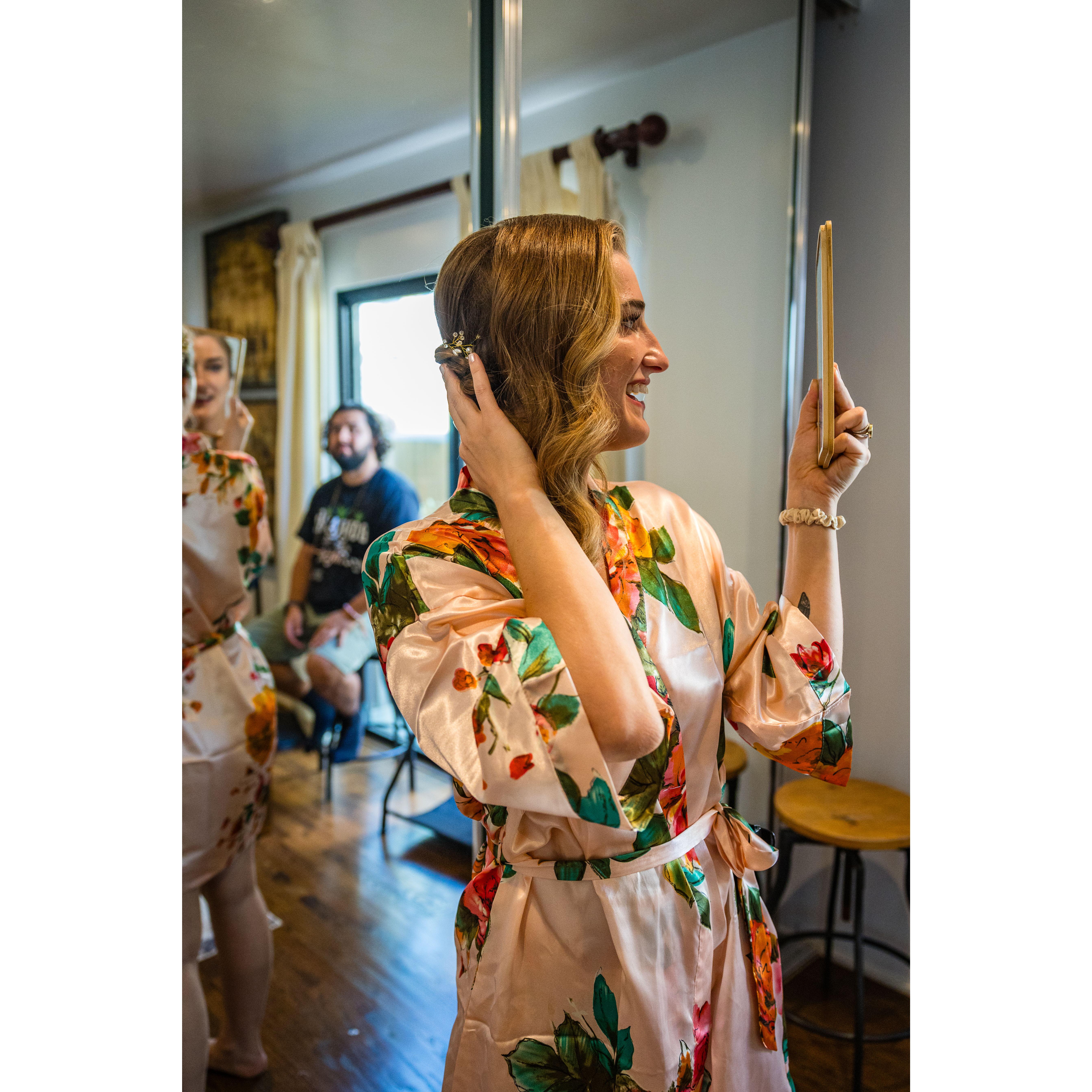 Courtney is digging her hair!