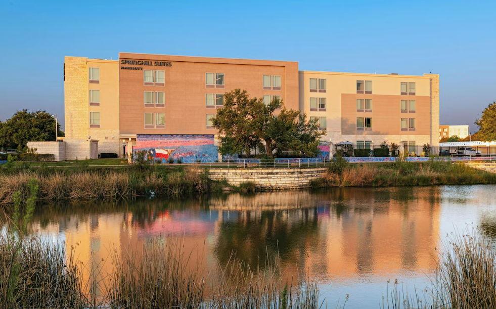 The Wedding Website of Lauren Spencer and Mark Dela Cruz