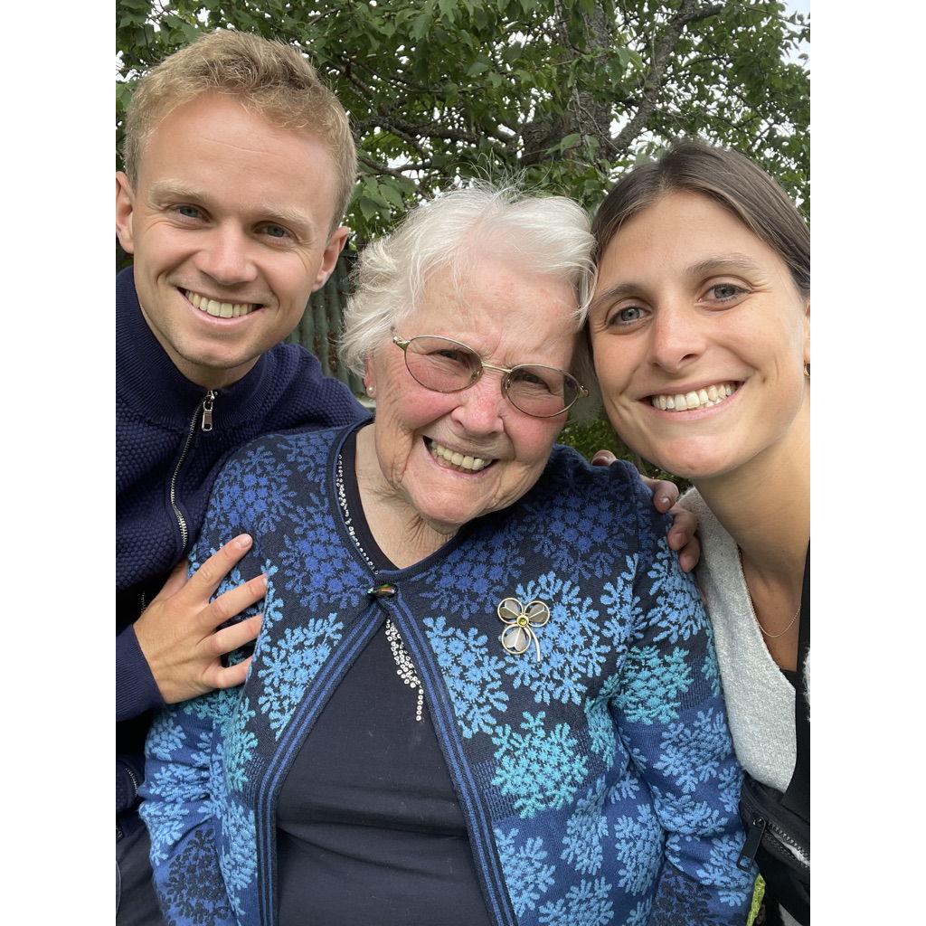 Visit with bestemor (2022)