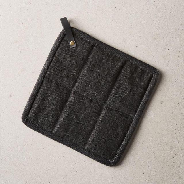 Puff Black Pot Holder