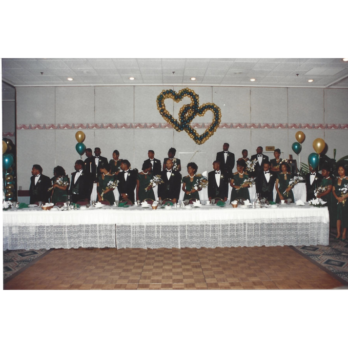 The wedding party - Time to eat!