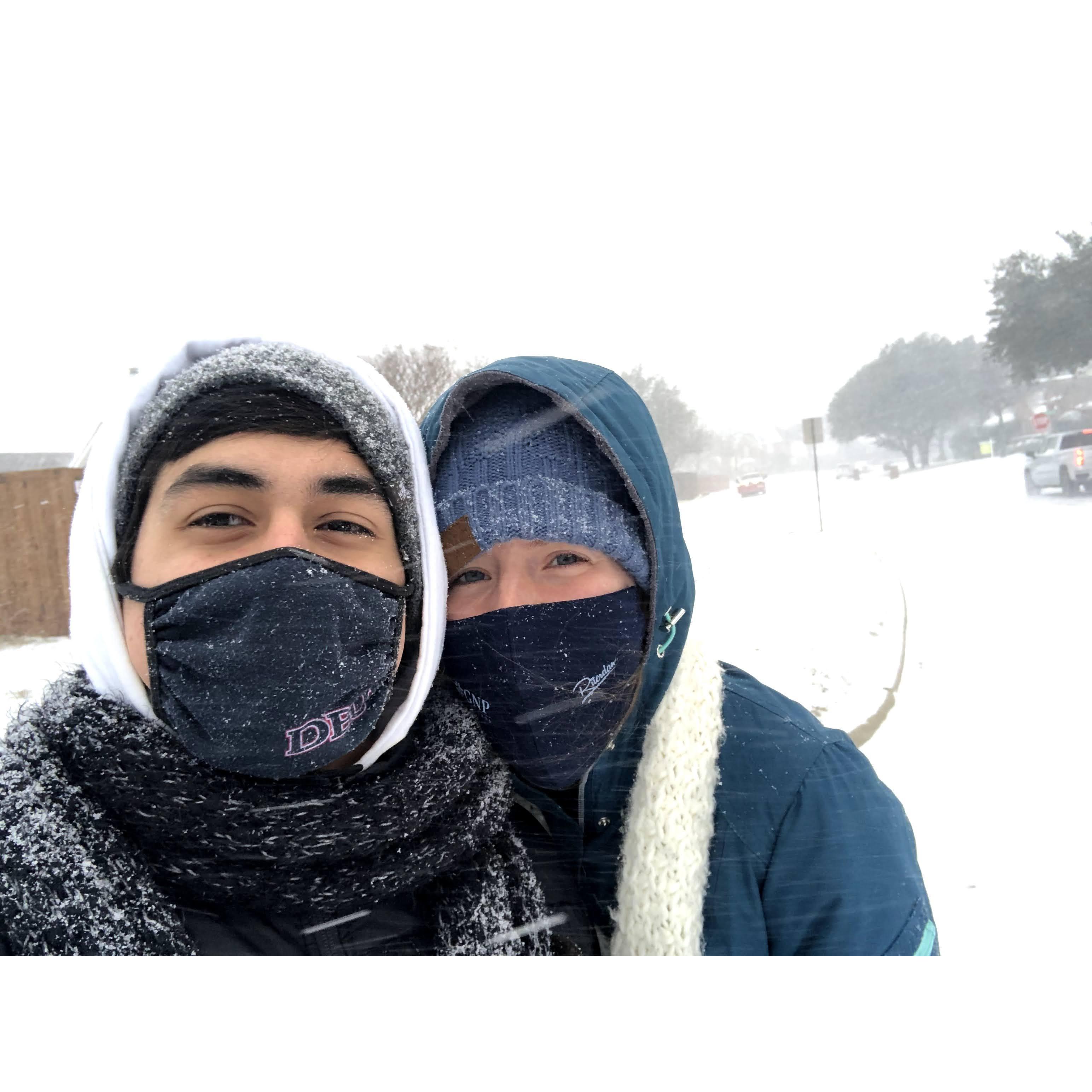 Daniel's first time seeing snow!
Daniel en la nieve por la primera vez!
February/Febrero 2021