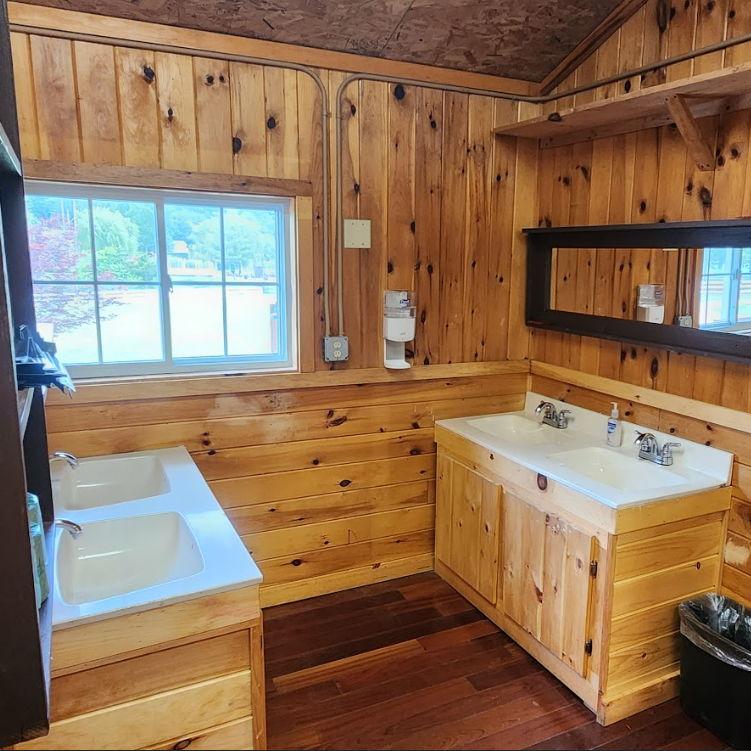 4 sinks in each cabin