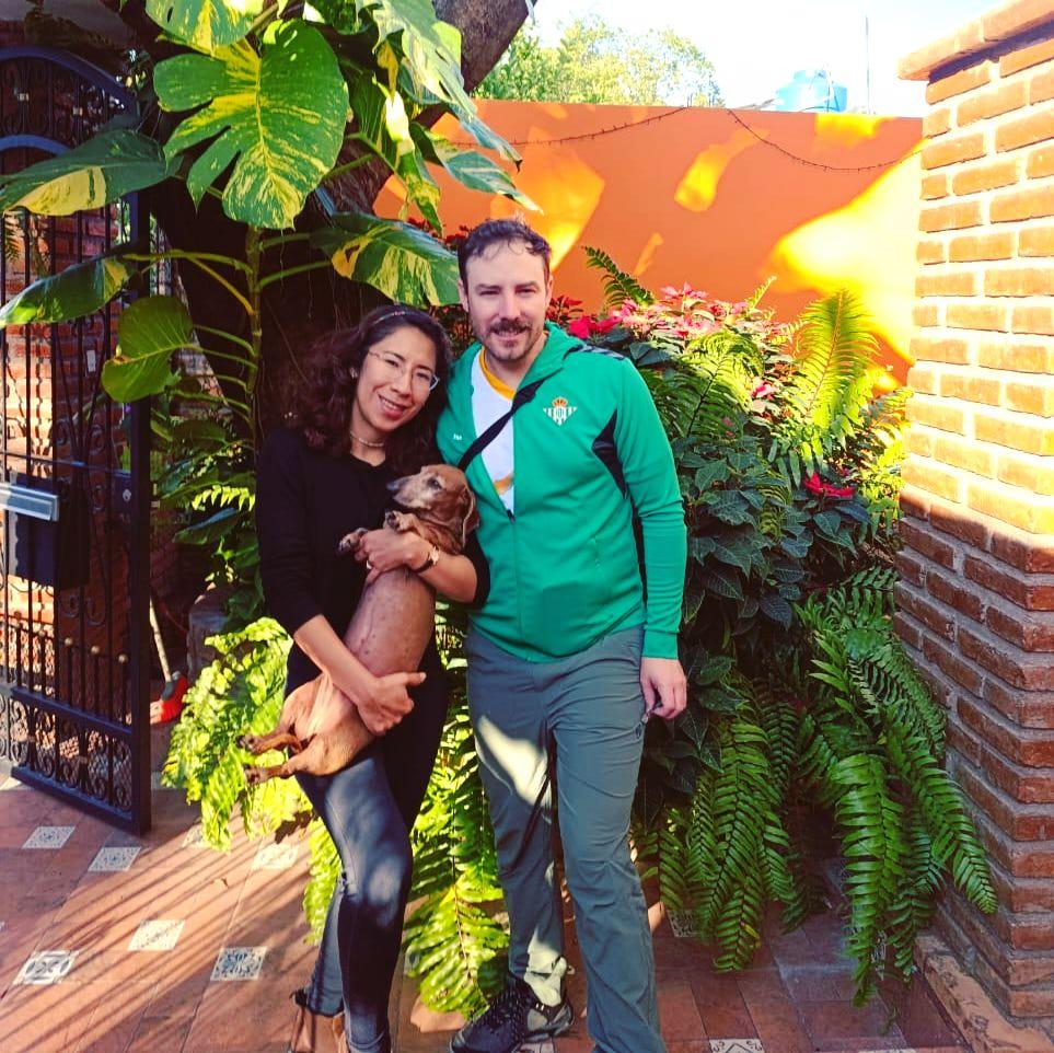 En el patio de mis papás con nuestro hermoso perrito Rabito