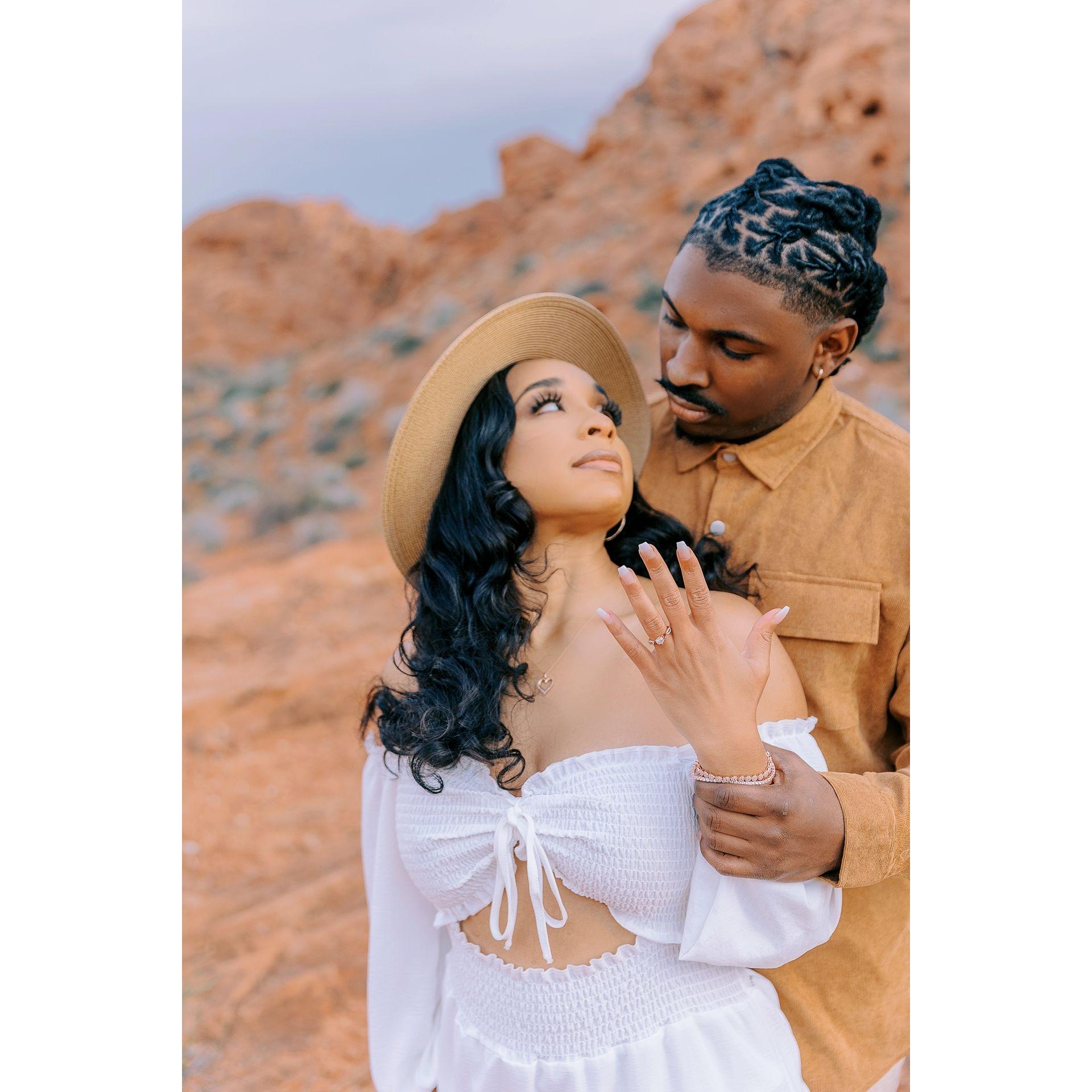 Engagement photoshoot in the Valley of Fire National Park in Nevada