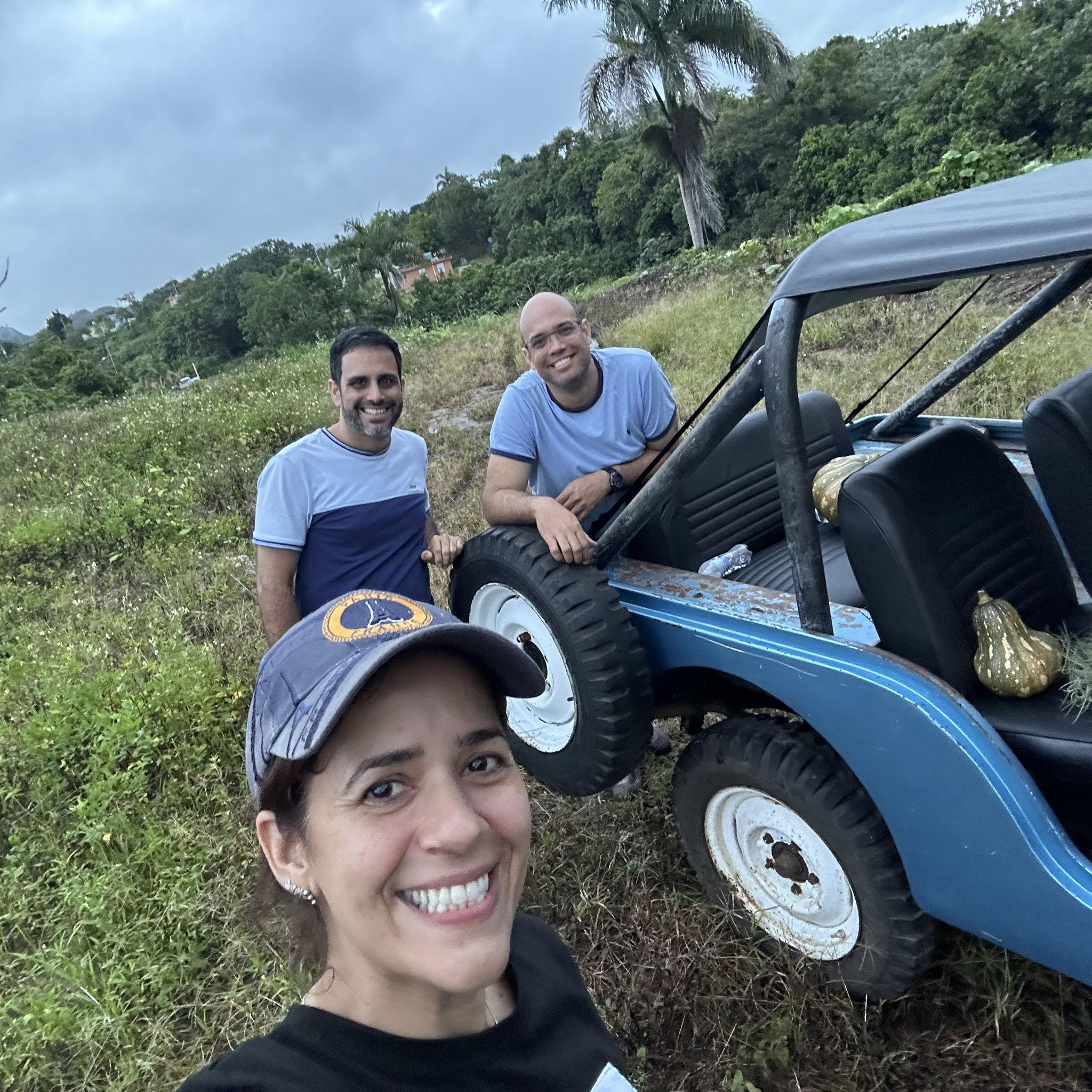 De finca con Padre Gabriel (padrino de la Boda)