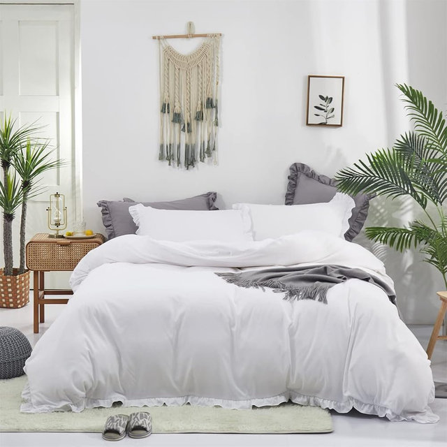 KAREVER White Ruffled Comforter Set Queen Size Bedding Set Women Ruffles Blanket Set Men Farmhouse Ruffle Fringe Design Girls 3 Pieces Solid White Ruffled Bedding Set