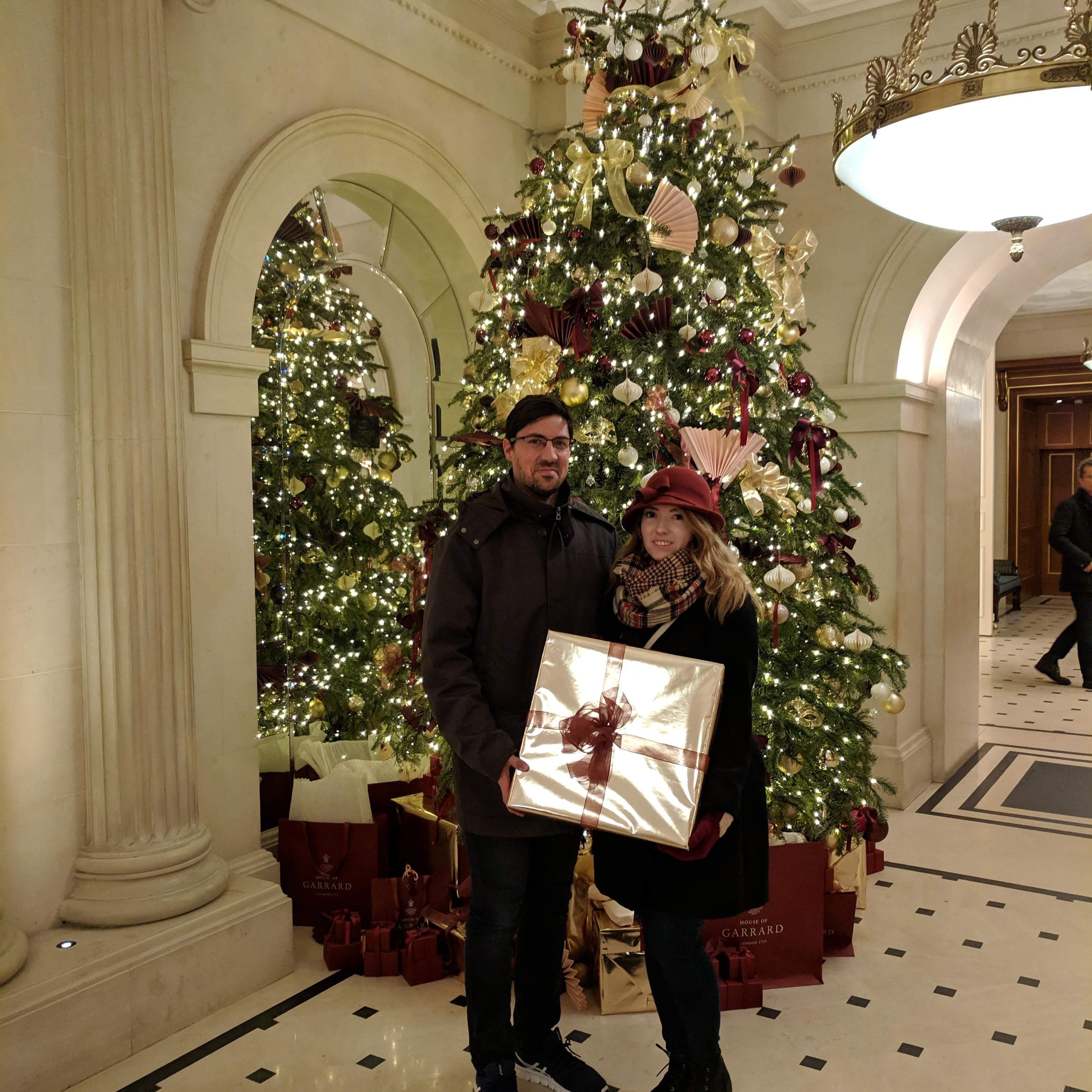 After Christmas tea time in London.

Londra, vacanze di Natale, pronti a bere il tè delle cinque, a prescindere dal fuso orario.