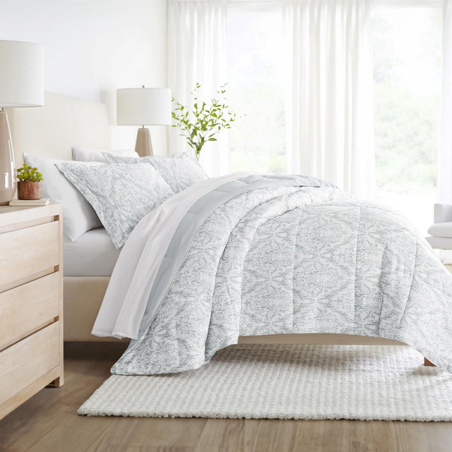 Paisley & Medallion Stripe Reversible Patterned Soft Comforter Sets - Becky Cameron, English Countryside / Light Blue, King/California King