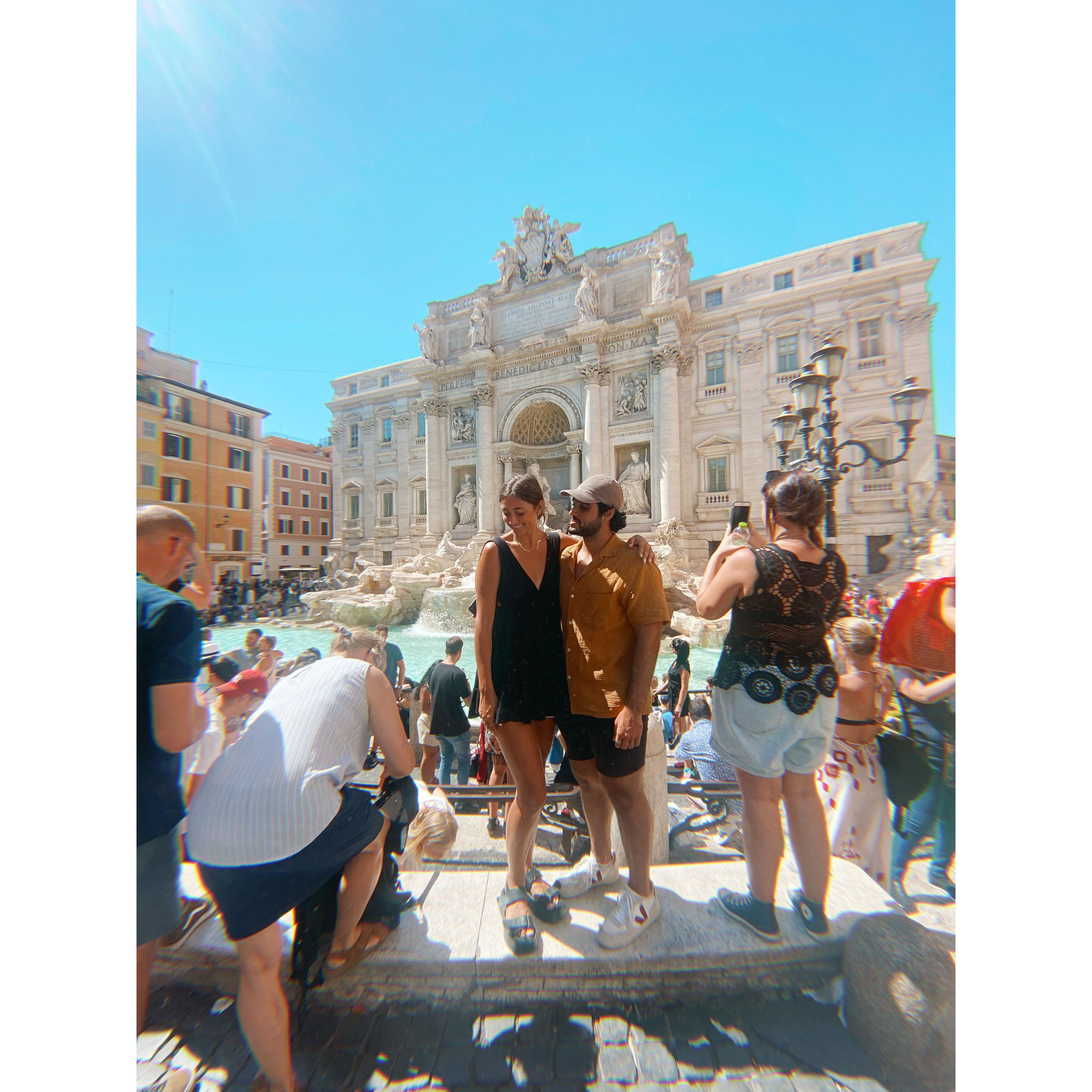 The fountain was packed, what beautiful chaos we witnessed...
