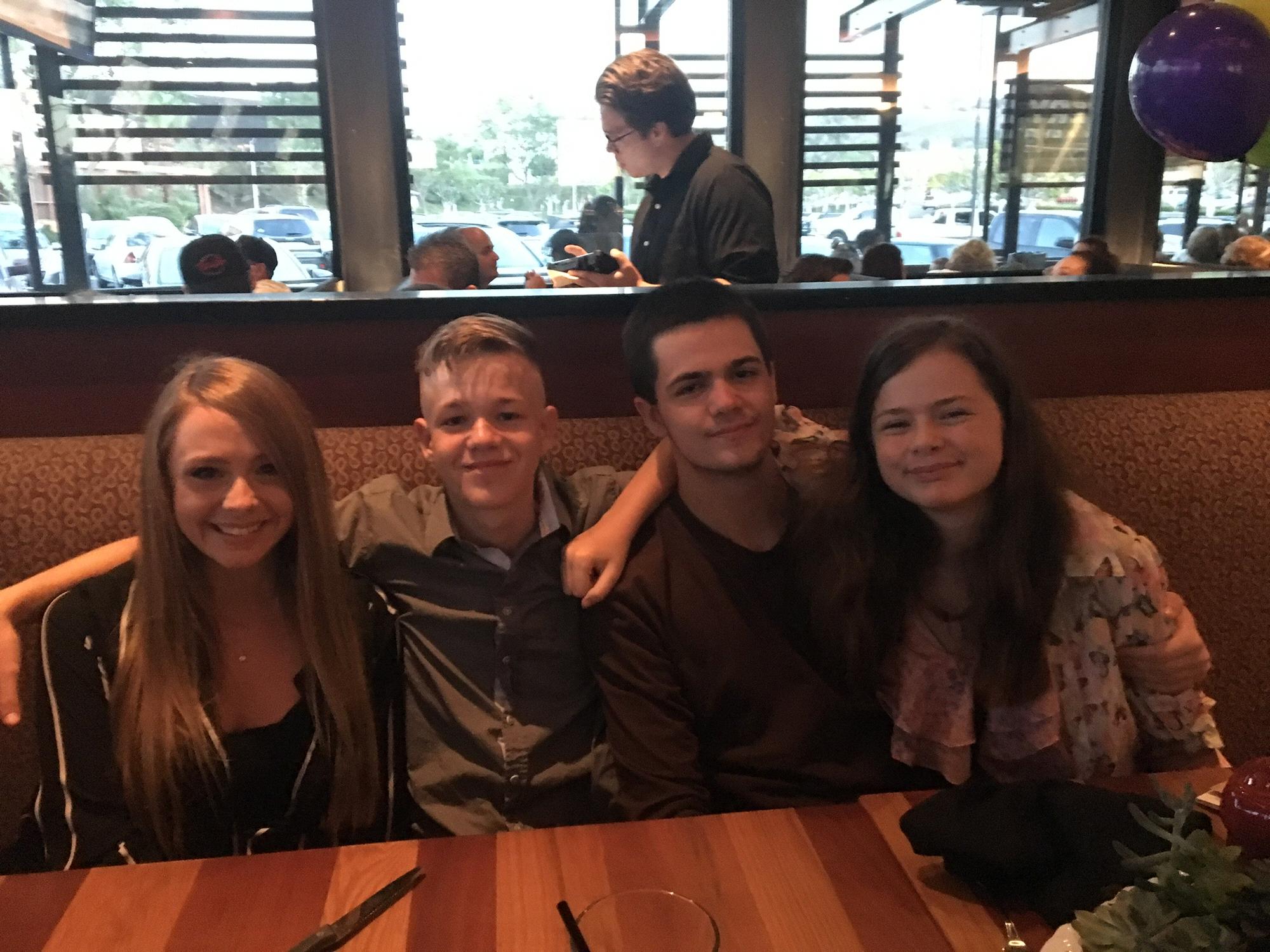 Teryn with 3 of her siblings, Jeff, Jerry, and Jill out celebrating their Mom’s birthday❣️