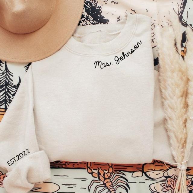 Engagement Gift, Customized Gift, Best Friend Personalized Gift, Bridal Shower, Bachelorette Gift, Sweatshirt, Fiancee Gift, Newly Engaged