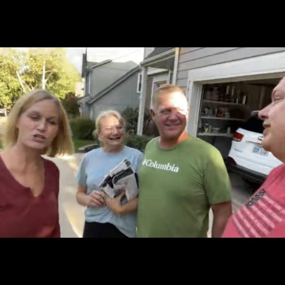 Mason was visiting Sydney in South Carolina for the first time when Sydney got a FaceTime from her parents that they stopped by Mason’s parents house while in Kansas to meet them for the first time!
