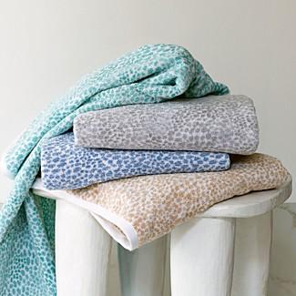 Matouk Nikita Bath Towel (Silver)
