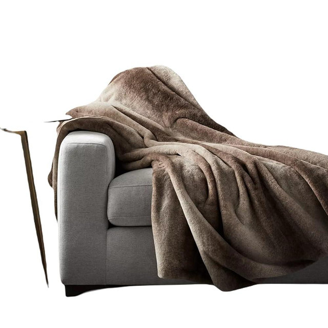Member's Mark Luxury Faux Fur Throw (Wolf)