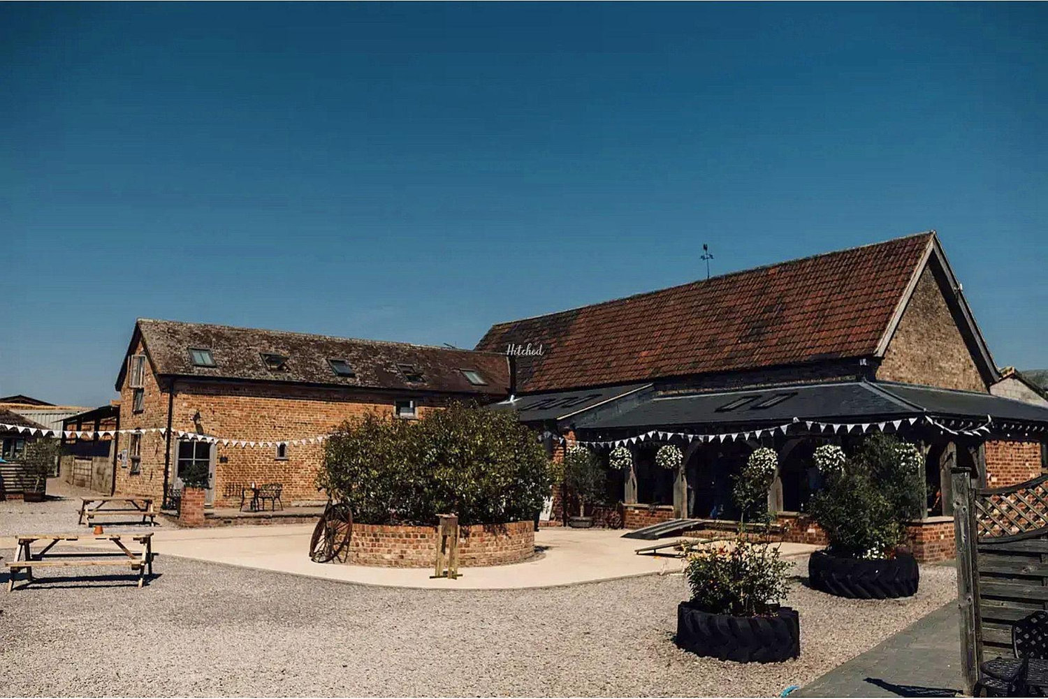 The Wedding Website of Holly Sage and Alastair Harper
