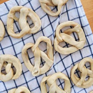 Soft Pretzel with Beer Cheese Making Kit